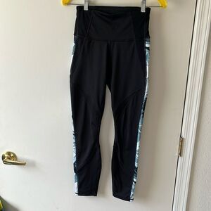 Athleta Marble Precision 7/8 Tights Size XS Gently used black/abyss